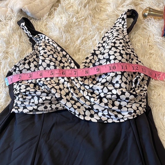 One piece bathing suit - Picture 4 of 4